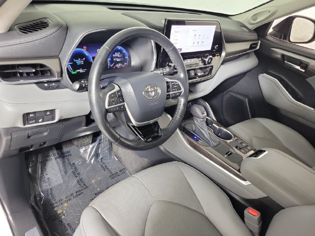 Used 2023 Toyota Highlander Limited FWD image 19