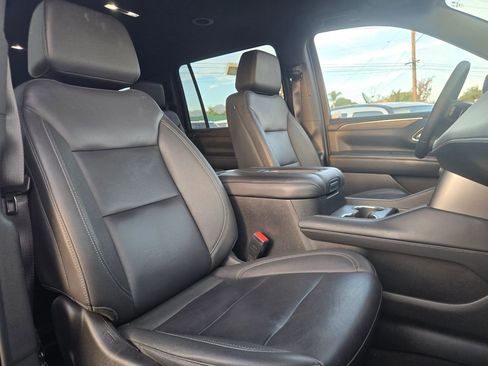 Used 2024 Chevrolet Suburban LT image 16