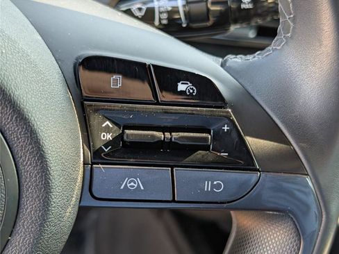 Used 2025 Hyundai Elantra SEL FWD image 21