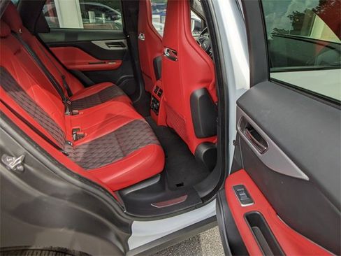Used 2019 Jaguar F-PACE SVR image 11
