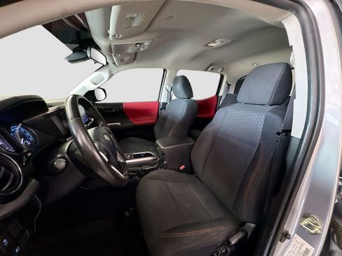 Used 2020 Toyota Tacoma SR5 RWD image 22