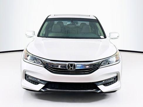 Used 2017 Honda Accord EX-L image 2