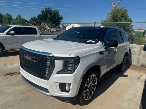 Used 2023 GMC Yukon Denali AWD/4WD image 2