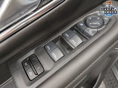 Used 2024 GMC Yukon SLT w/ SLT Premium Package AWD/4WD image 10