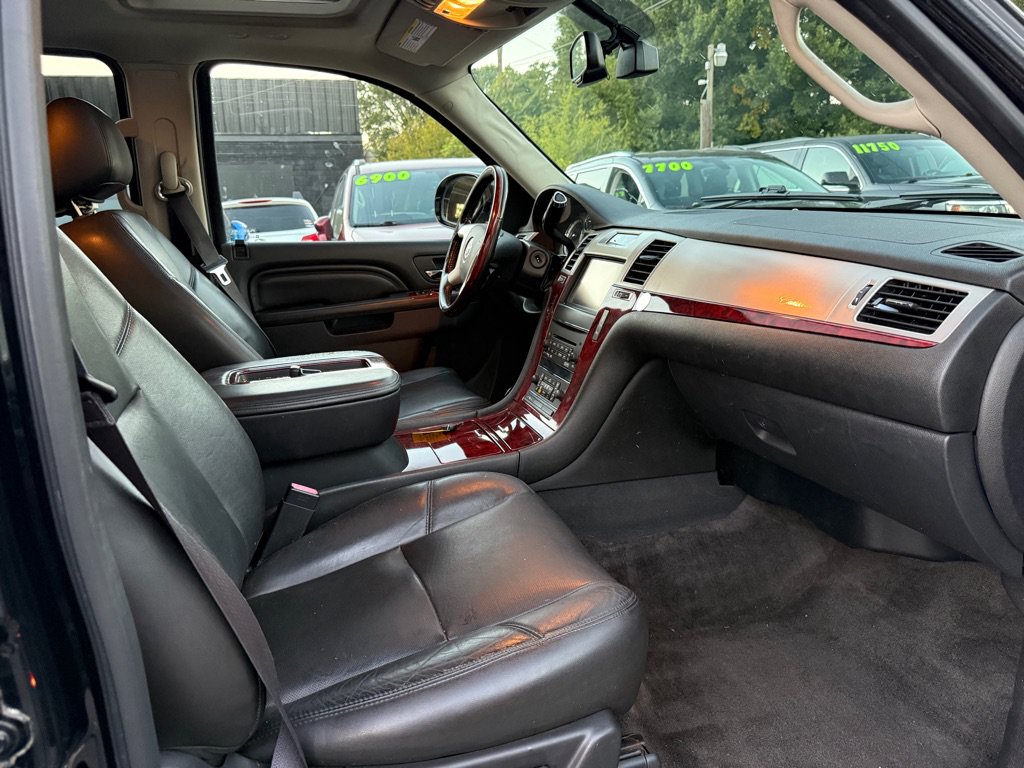 Used 2014 Cadillac Escalade Luxury AWD/4WD image 10