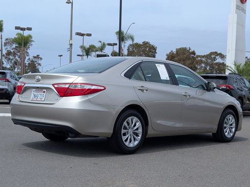 Used 2015 Toyota Camry LE FWD image 13