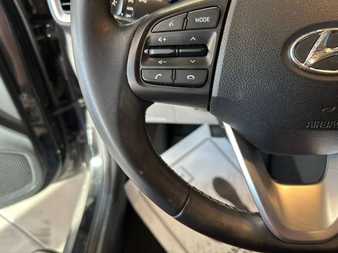 Used 2022 Hyundai Venue SEL FWD image 11