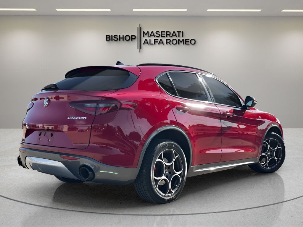 Used 2022 Alfa Romeo Stelvio Ti AWD/4WD image 4
