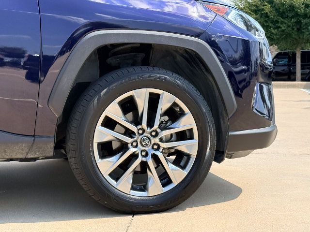 Used 2019 Toyota RAV4 XLE Premium FWD image 15