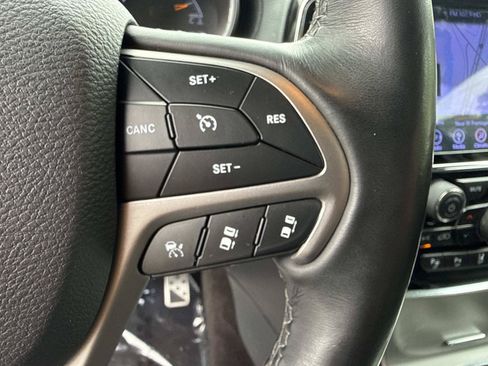 Used 2019 Jeep Grand Cherokee Overland AWD/4WD image 34