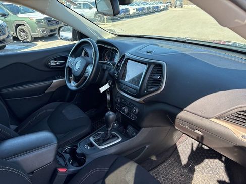 Used 2017 Jeep Cherokee Latitude w/ Safety/Convenience Group image 8