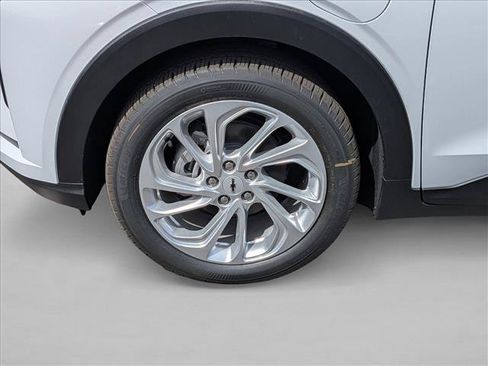 New 2027 Chevrolet Bolt LT w/ Comfort Package FWD image 10