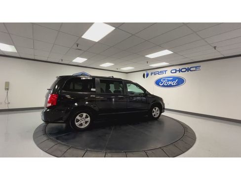 Used 2012 Dodge Grand Caravan SXT image 2