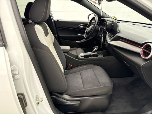 Certified 2024 Chevrolet Trax RS FWD image 26
