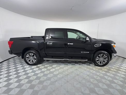 Used 2017 Nissan Titan SL AWD/4WD image 4