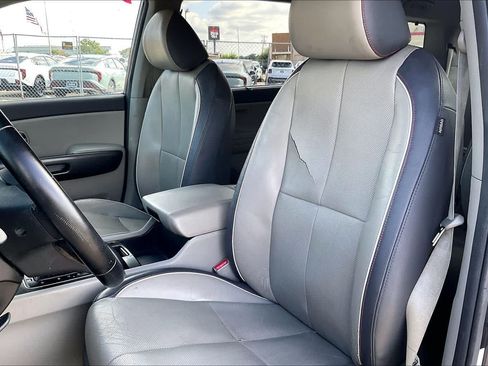Used 2017 Kia Sedona LX w/ LX Essentials Premium Package FWD image 10