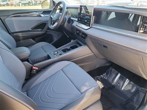 New 2025 Volkswagen Tiguan SE image 16