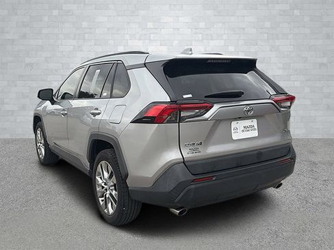 Used 2020 Toyota RAV4 XLE Premium image 5