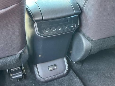 Used 2025 Toyota Highlander LE FWD image 20