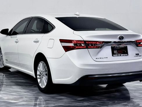 Used 2013 Toyota Avalon Limited w/ Technology Pkg FWD image 11