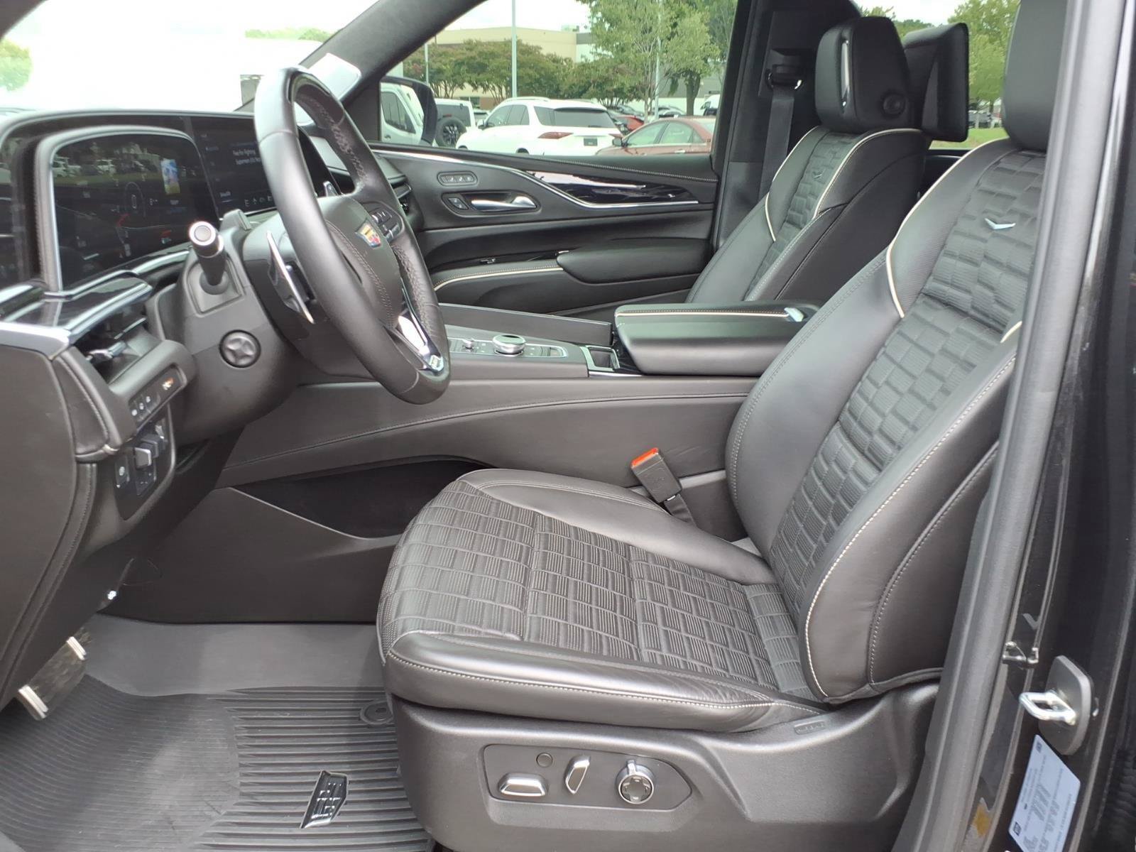 Used 2024 Cadillac Escalade ESV V w/ LPO, ONYX Package AWD/4WD image 13