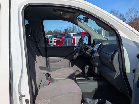 Used 2019 Nissan Frontier SV image 11