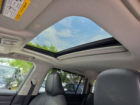 Used 2021 Toyota Highlander XLE AWD/4WD image 21