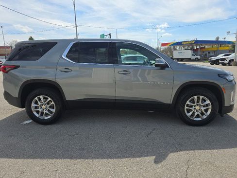 Used 2023 Chevrolet Traverse LS w/ Safety Package image 6