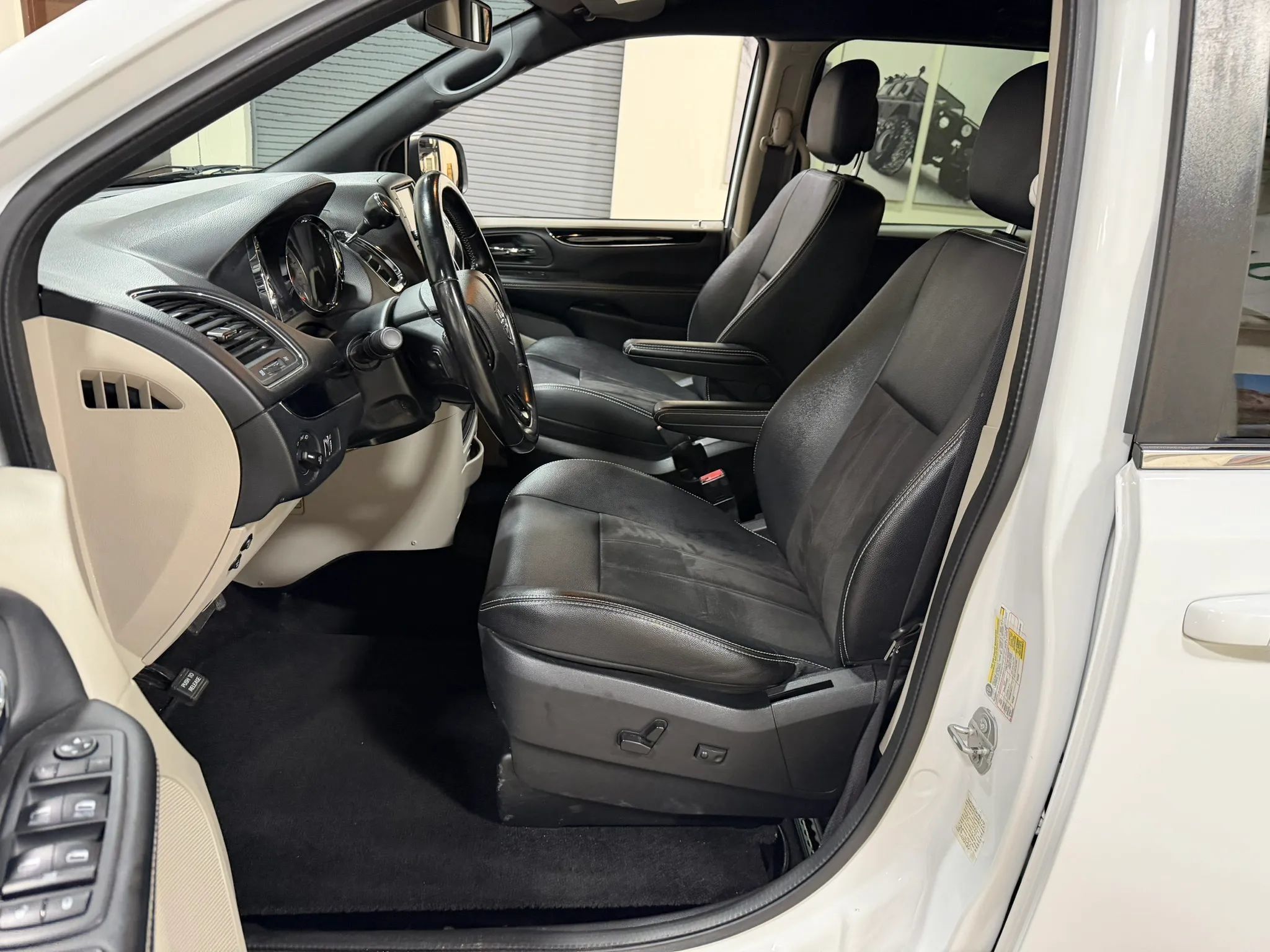 Used 2019 Dodge Grand Caravan SXT FWD image 35