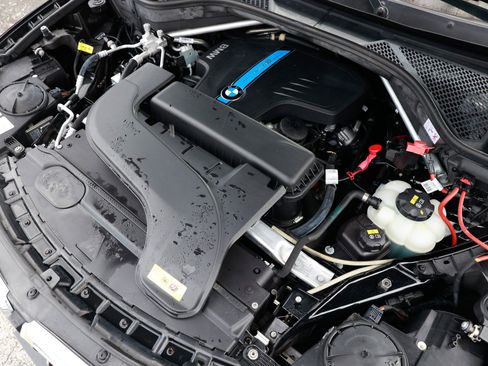 Used 2017 BMW X5 xDrive40e image 59