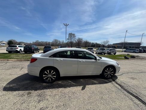 Used 2014 Chrysler 200 Limited w/ 200 S V6 Premium Group image 6