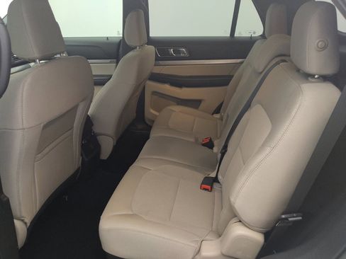 Used 2019 Ford Explorer XLT image 18