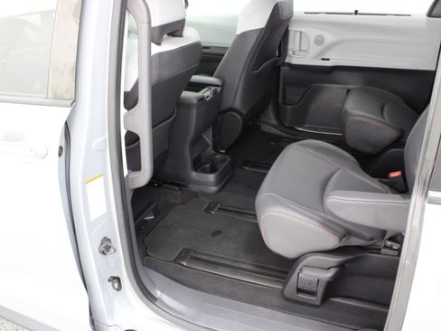 Used 2023 Toyota Sienna XSE w/ XSE Plus Package AWD/4WD image 29