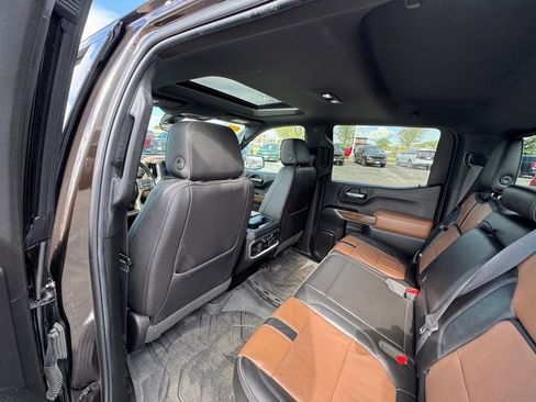 Used 2019 Chevrolet Silverado 1500 High Country w/ Technology Package AWD/4WD image 10