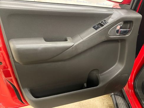 Used 2009 Nissan Frontier PRO-4X AWD/4WD image 9