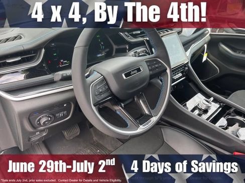 Used 2022 Jeep Grand Cherokee Trailhawk AWD/4WD image 14