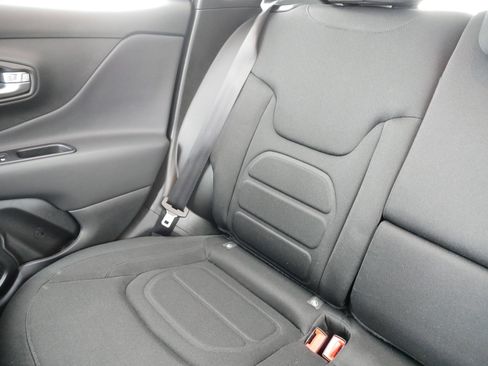 Used 2022 Jeep Renegade Latitude w/ Convenience Group image 12