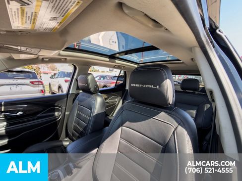 Used 2022 GMC Terrain Denali w/ Black Diamond Edition image 11
