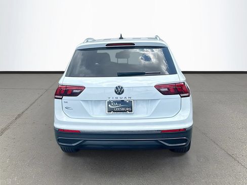 Used 2022 Volkswagen Tiguan SE w/ Panoramic Sunroof Package FWD image 6