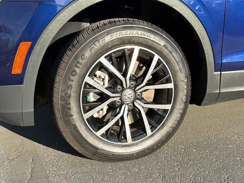 Used 2021 Volkswagen Tiguan SE image 9