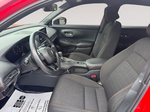 Used 2025 Honda HR-V Sport image 9