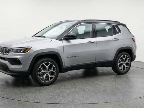 Used 2025 Jeep Compass Limited AWD/4WD image 3