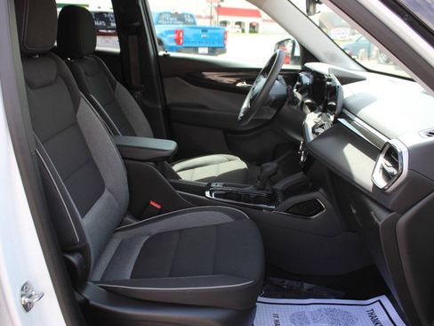 Used 2025 Chevrolet TrailBlazer LT FWD image 9