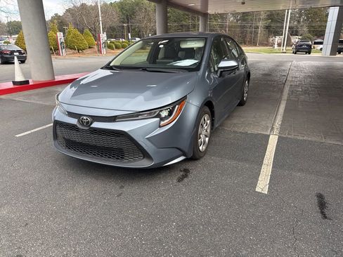 Used 2020 Toyota Corolla LE image 3