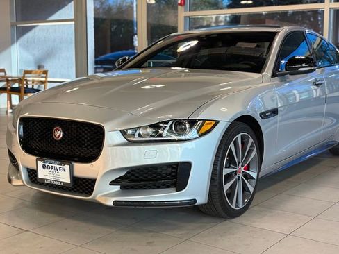 Used 2018 Jaguar XE R-Sport image 3