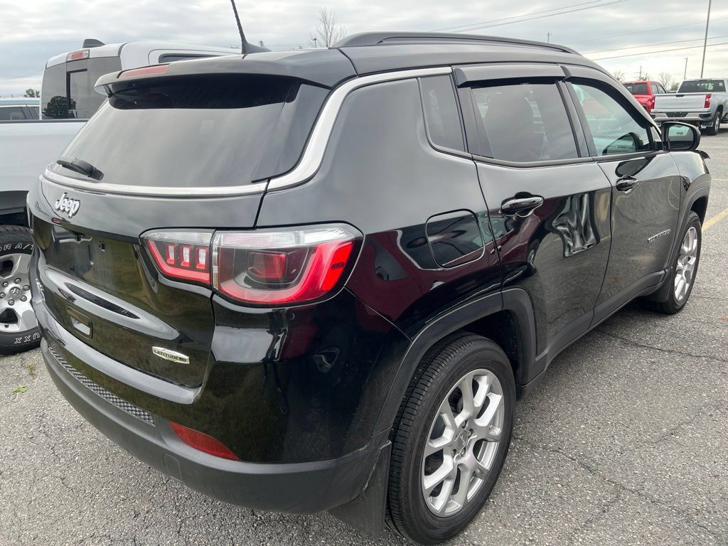Used 2023 Jeep Compass Latitude AWD/4WD image 3