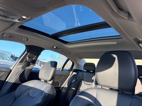 Used 2020 Volvo S60 T5 Momentum image 29
