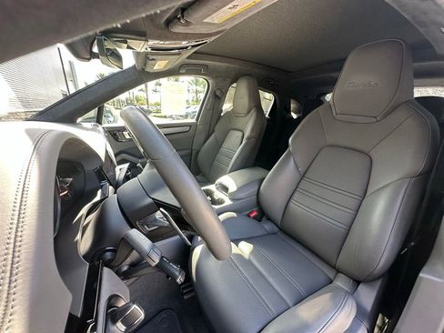 Certified 2023 Porsche Cayenne Turbo AWD/4WD image 5