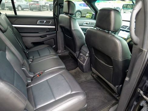 Used 2017 Ford Explorer XLT w/ Equipment Group 202A AWD/4WD image 31