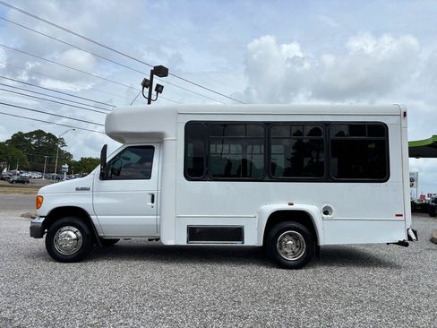 Used 2006 Ford E-350 and Econoline 350 Super Duty RWD image 3